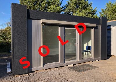 Portable Office 600cm x 300cm (10ft x20ft) Steel frame 100x100x3 mm; Roof, walls and floor insulated with 100mm Styrofoam; Aluminum double glazed: door and 2 fix windows; Electrical installation: 2 LED lamps, 5 double sockets, fuse box with RCD fuse, electric heater; electric roller shutters with remote control