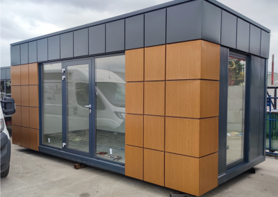 Portable Office 600cm x 300cm (10ft x20ft) – Model 5 – Steel frame 100x100x3 mm; Galvanized steel; Roof, walls and floor insulated with 100mm Styrofoam; Aluminum double glazed: door, opening window and 2 fix windows; Electrical installation: 2 LED lamps, 5 double sockets, fuse box with RCD fuse,